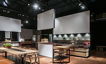 [Translate to International English:] Cocina bulthaup de madera en el Salone del Mobile de Milán